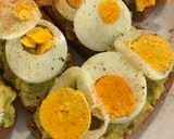 Foto del paso 2 de la receta: Tostadas integrales con aguacate y huevo
