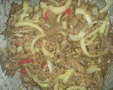 Foto langkah ke 6 dari resep Daging tumis bumbu teriyaki bawang bombay.