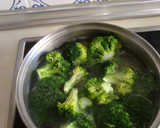 Foto del paso 2 de la receta: Brócoli encebollado con pimientos. 💯#fitness