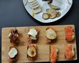 Foto del paso 2 de la receta Tostas de Salmón y pera