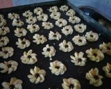 Foto langkah ke 4 dari resep Semprit Susu Tiga Bahan.