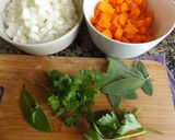 Foto del paso 1 de la receta Pollo con salsa de zanahorias y hierbas frescas