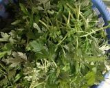 Hình bước làm 2 của món Gà hầm lá ngải, thuốc bắc