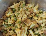 फूलगोभी मटर की सब्जीn(Phulgobhi matar ki sabzi recipe in hindi) रेसिपी चरण 3 फोटो