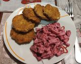 Zöldségfasírt céklasalátával recept fázis 4 fotója