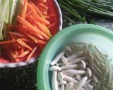 Hình bước làm 1 của món Cà Rốt-Su Su Xào Nấm