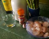 Foto del paso 1 de la receta Espárragos trigueros con gambas al ajillo