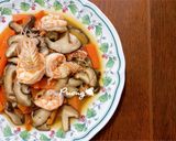 รูปขั้นตอนการทำที่ 10 ของ ผัดเห็ดหอมกุ้งสด🍄🦐