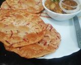 A picture of step 9 of Beetroot puri with white chana.