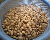A picture of step 1 of Yam and beans porridge.
