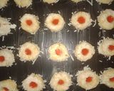 Foto langkah ke 4 dari resep Thumprint Strawberry.