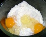 Foto del paso 1 de la receta: Rosca de ciruelas (con bizcochuelo de cajita)