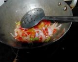 A picture of step 2 of Spicy chicken tikka macaroni.