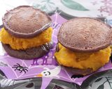 A picture of step 8 of Funny Halloween Dorayaki.