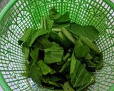 Foto langkah ke 1 dari resep 24) Sayur Bening Sawi Ijo wortel & Baso.