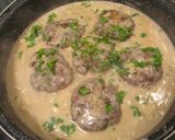 Sztroganoff ihlette húspogácsák 🍖🍄 fehérboros mártásban 🍷✨ recept fázis 9 fotója