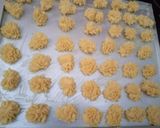Foto langkah ke 4 dari resep Kue Semprit mak pyurr.