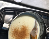 Foto del paso 3 de la receta: Blanca y radiante va la...(Merluza con salsa blanca gratinada)