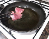 Foto del paso 2 de la receta: Solomillo de cerdo encebollado