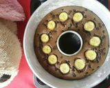 Foto langkah ke 7 dari resep Pisang coklat cake simple.
