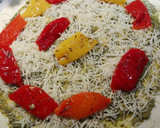 Foto del paso 2 de la receta: Palmeritas al pesto con pimientos