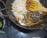A picture of step 2 of Veg chowmein.