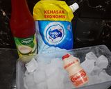 Foto langkah ke 1 dari resep Es sirup yakult.