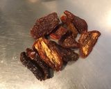Une image de l'étape 2 de Hamburgers aux tomates séchées,ail mariné et épices italiennes.
