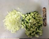 Foto del paso 2 de la receta Revuelto de cebolla y calalacín