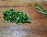 Foto langkah ke 5 dari resep Tumis Bunga Pepaya dengan Tempe dan Ikan Cue.
