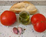 Foto del paso 1 de la receta: Salmorejo y pincho de mozzarella con aguacate