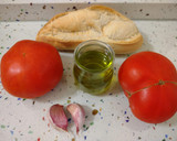 Foto del paso 1 de la receta: Salmorejo y pincho de mozzarella con aguacate