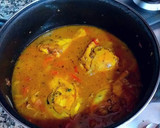 Foto del paso 4 de la receta: Pollo estofado a la moruna con patatas y pasas