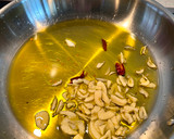 Foto del paso 3 de la receta: Spaghettis de calabacín “aglio olio e peperoncino”  con salmón a la plancha