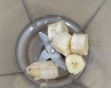 Foto langkah ke 1 dari resep Banana strawberry yoghurt.