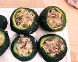 Foto del paso 7 de la receta: Zapallitos rellenos con salsa