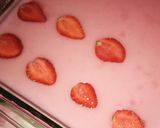 Foto langkah ke 6 dari resep Puding susu strawberry.