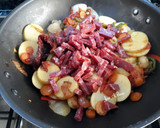 Foto del paso 2 de la receta: Salteado de verduras con patatas, huevos y chorizo