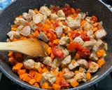 Une image de l'étape 15 de Sauté de porc aux champignons, carottes et tomates.