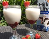 Foto langkah ke 3 dari resep Korean Strawberry Milk.