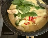 รูปขั้นตอนการทำที่ 5 ของ แกงเขียวหวานไก่ ลูกชิ้นปลา