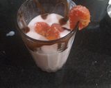 A picture of step 5 of Strawberry custard shake.