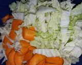Foto langkah ke 1 dari resep Sup ayam sawi putih.