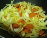Foto del paso 8 de la receta Wok de zanahoria y cebolla con salchichas