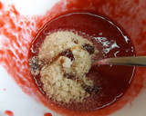 Foto del paso 2 de la receta: Bizcocho bicolor de vainilla y frutos rojos