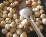 A picture of step 1 of Halwa (Indian pear&makhana).