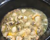 Fehérboros csirkepörkölt kakukkfűvel és gombával recept fázis 4 fotója