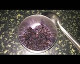 A picture of step 2 of Blueberry ice cream sandesh.