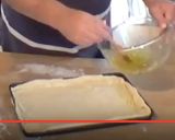 A picture of step 5 of Pissaladier.