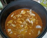 รูปขั้นตอนการทำที่ 4 ของ อกไก่ผัดผงกะหรี่ (สูตรไม่ใส่นมข้น)